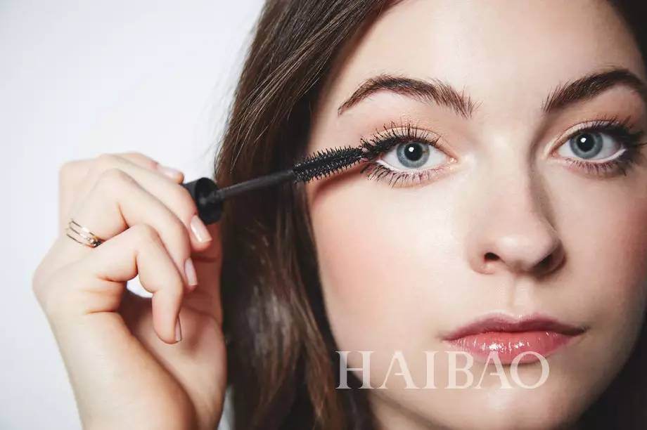 睫毛膏放大双眼效果图,涂浓密睫毛膏方法
