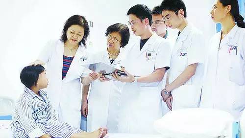 病人好了大夫疯了小品,病人好了医生却疯了