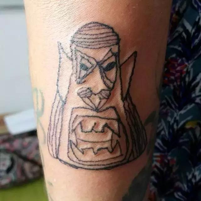 纹身师第一次给别人纹身,朋友带我去纹身然后后悔了