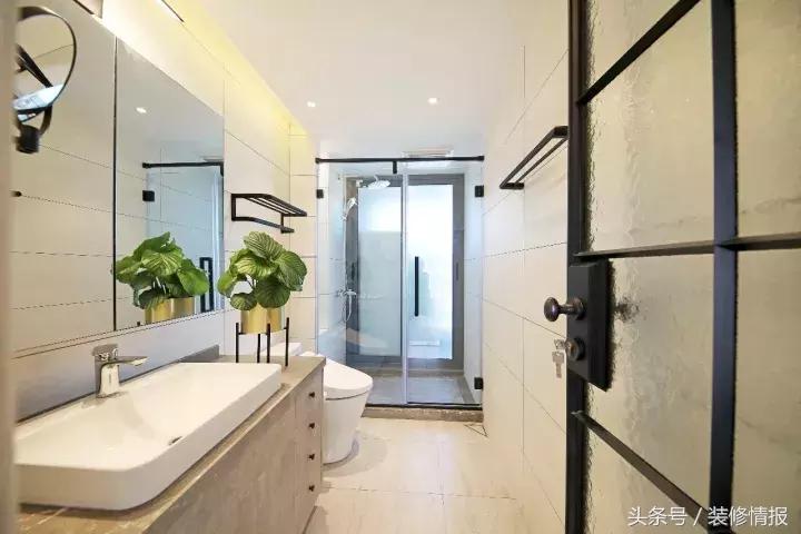 她家竟然有两个衣帽间、两个厨房！