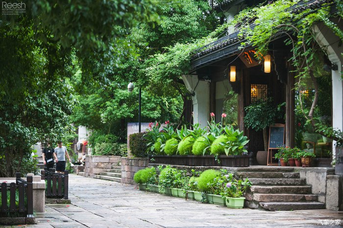 宝马X6,不谈性能如何!自驾遇上大雨还被拍成大片,颜值绝对够!