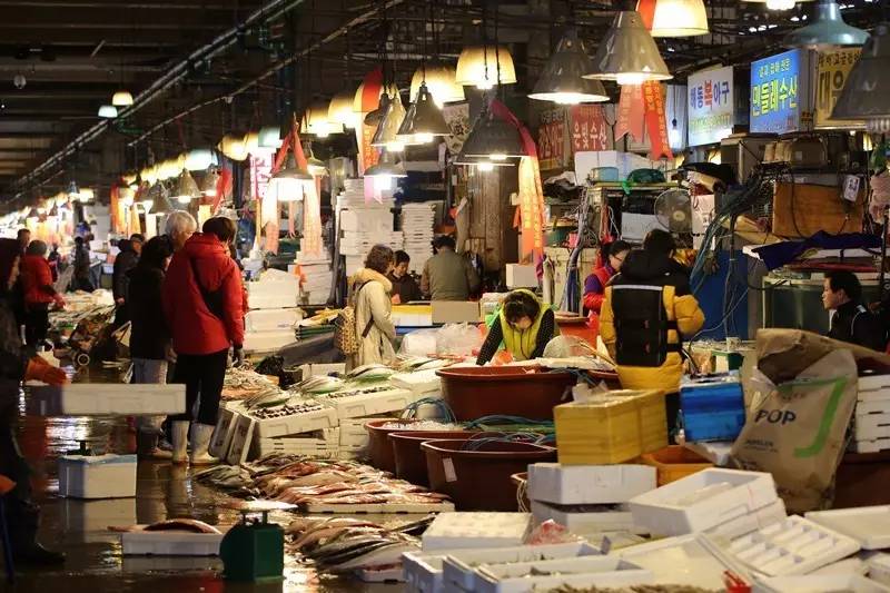 这里可能是唯一能够满足你吃到巨无霸海鲜和偶遇Runningman的地方了！