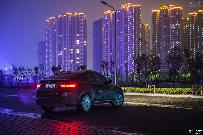 宝马X6,不谈性能如何!自驾遇上大雨还被拍成大片,颜值绝对够!