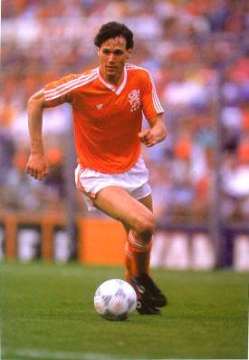 英雄不哭,盘点全球最强的十位足球球星