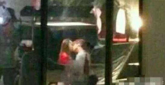 奔跑吧关晓彤和鹿晗迪丽热巴,鹿晗对关晓彤和迪丽热巴不同态度