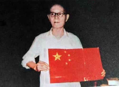 五星红旗的来历过程,渣滓洞中五星红旗的来历