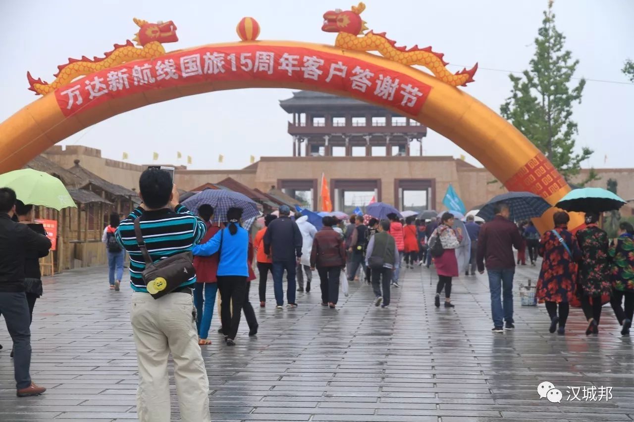 国庆假期迎来游客,国庆长假迎返程客流