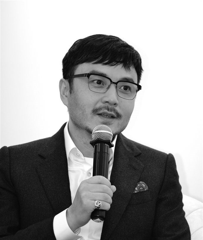 眼镜镜框选什么好看又实用,不管什么脸型戴都好看的墨镜