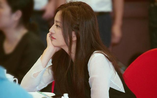 angelababy撞脸赵薇,赵薇老房有喜照片撞脸杨颖