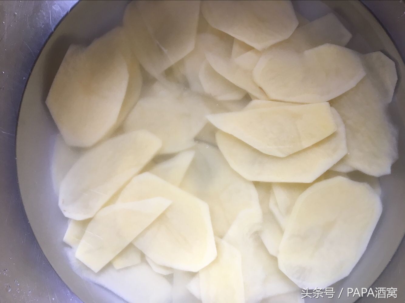 烤箱薯片家庭自制做法,今日美食自制薯片嘎嘣脆