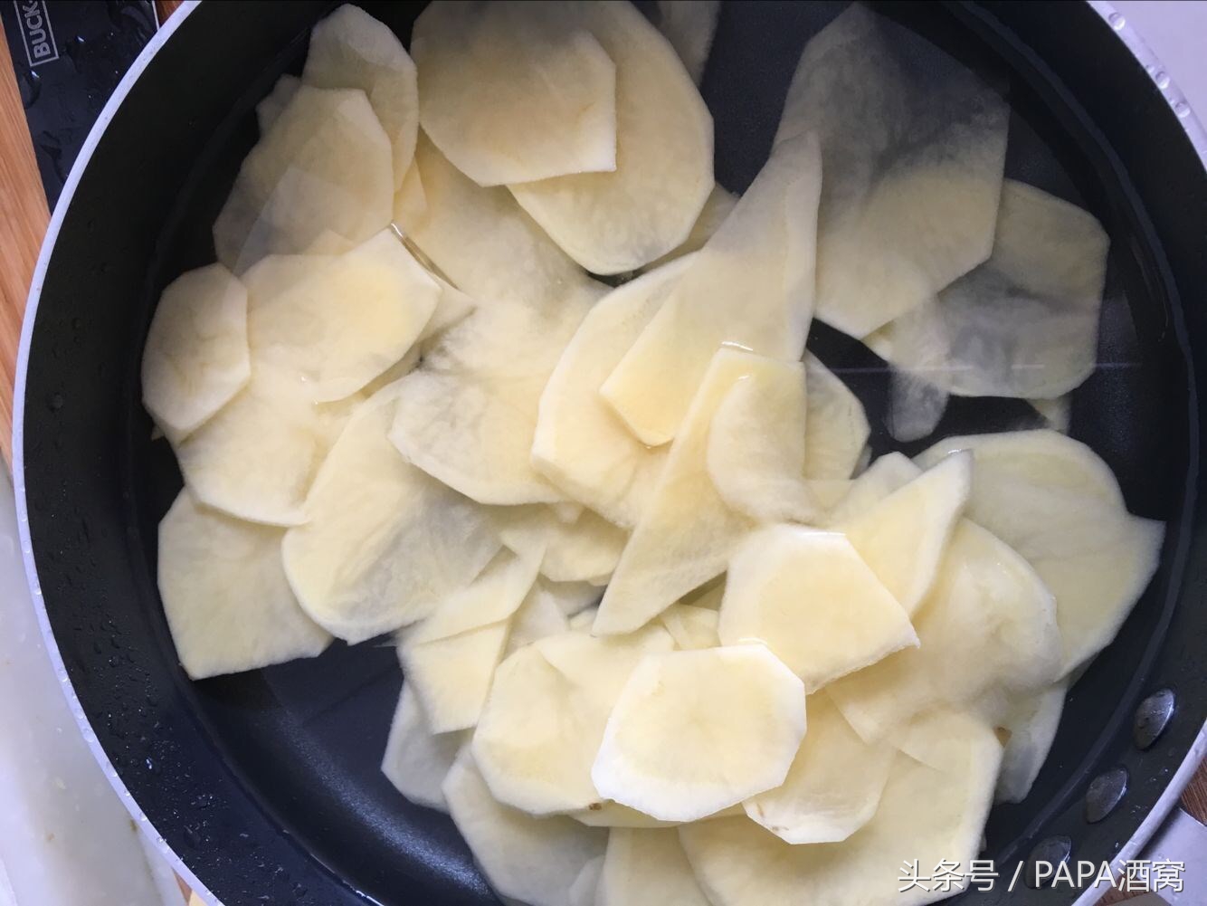 烤箱薯片家庭自制做法,今日美食自制薯片嘎嘣脆