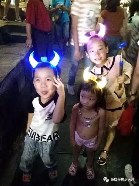 开着房车去遛娃,开着房车带狗狗出去玩