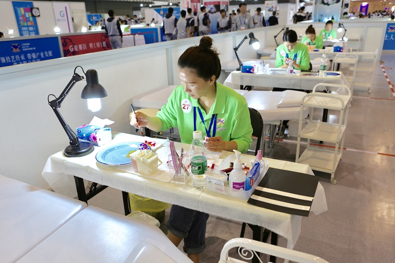 与国际接轨的美容化妆比赛是啥样的？