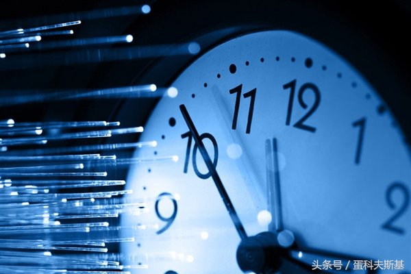 飞船到光速时间就静止了吗,光速飞船内的时间是静止的吗