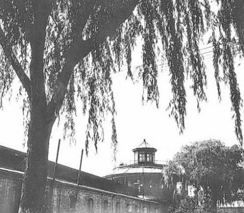 金光闪闪的右安门！