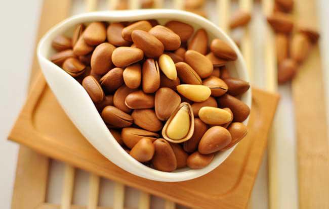 我们一起来挖宝视频,捡漏儿长白山大松子