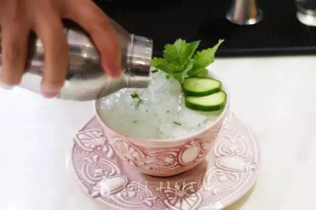 「微微8醺」vol.6|是金酒代表了人,还是人喝出了金酒的优雅?