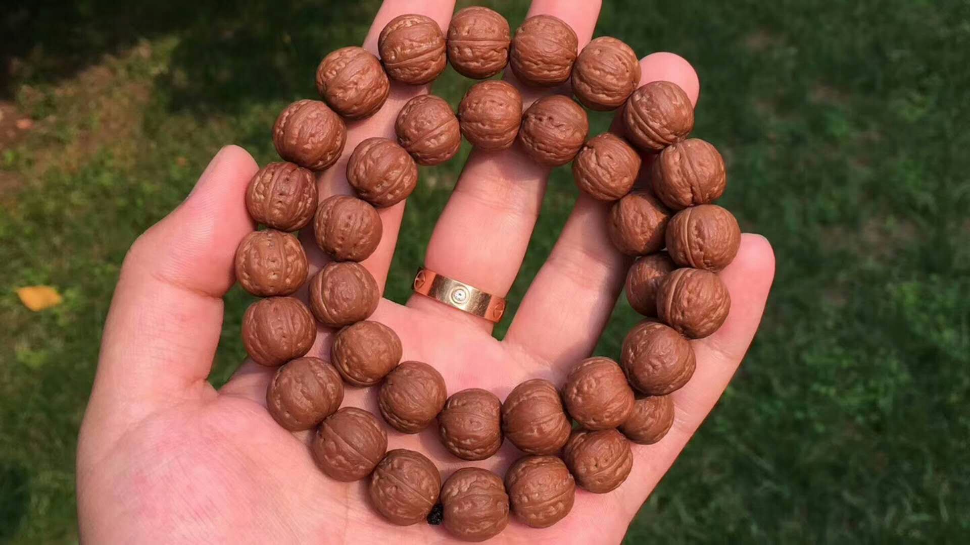 最值得玩的小核桃手串,老核桃手串收藏