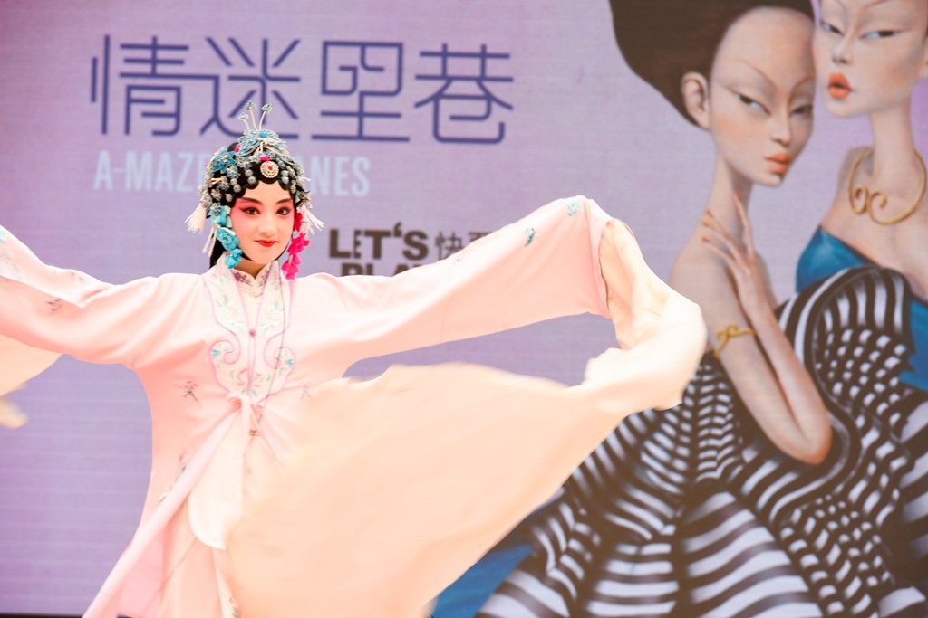 “情迷里巷”大型色彩装置登陆成都远洋太古里