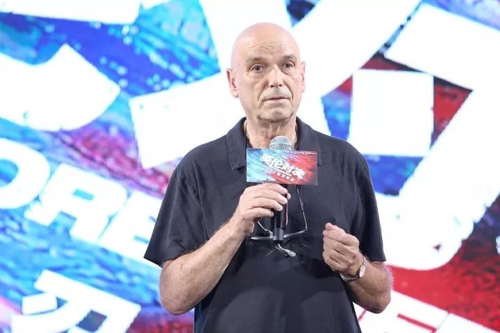 成龙英伦对决外国人评,英伦对决成龙主演的电影