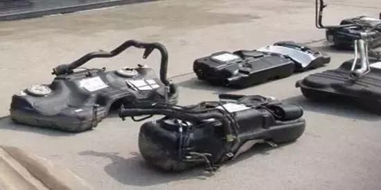 不看油表怎么判断油箱还剩多少油,看不见油表