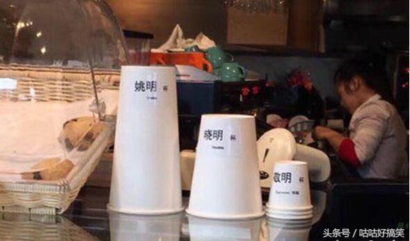 这样标准都找不到女朋友，一定是憋坏了，你看被子下面放的东西