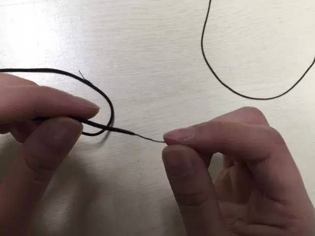 手串断了怎么换绳子,手串珠在手上绳子断了