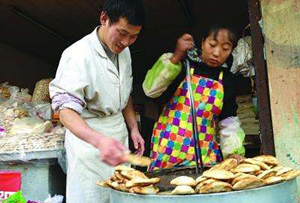 大叔卖早点月入2万,农村大爷卖早点20年赚多少钱