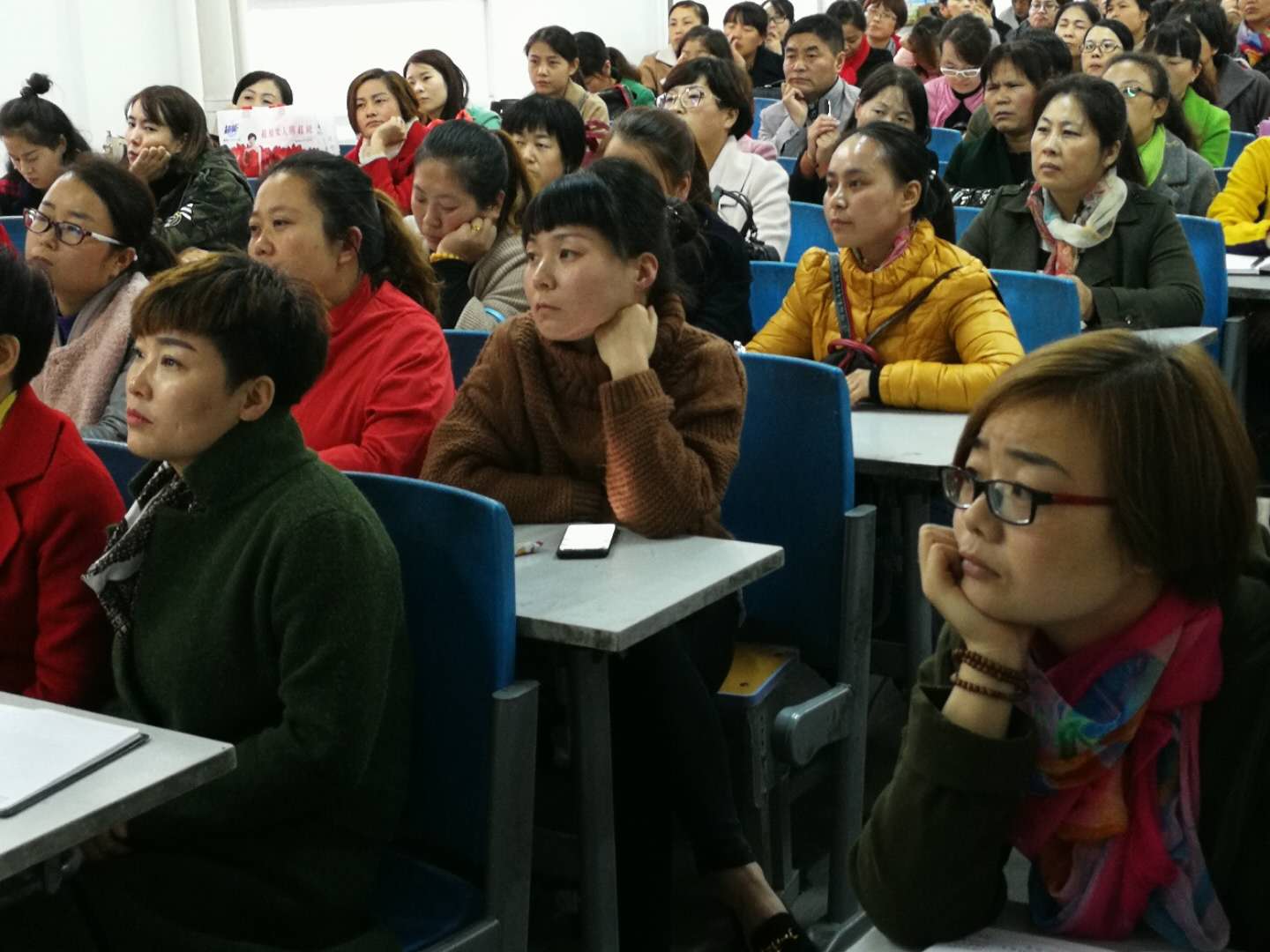 富平县东区小学开展“电子白板来助力课堂教学更精彩”交互式电子白板使用培训