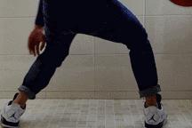 胯下运球接背后运球,背后运球简单吗