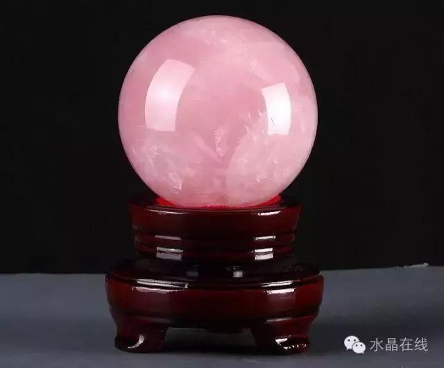 为什么女孩喜欢粉色,粉晶适合小女孩吗