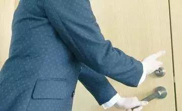 老门锁生锈打不开最好解决办法,门锁生锈了钥匙卡进去了怎么办