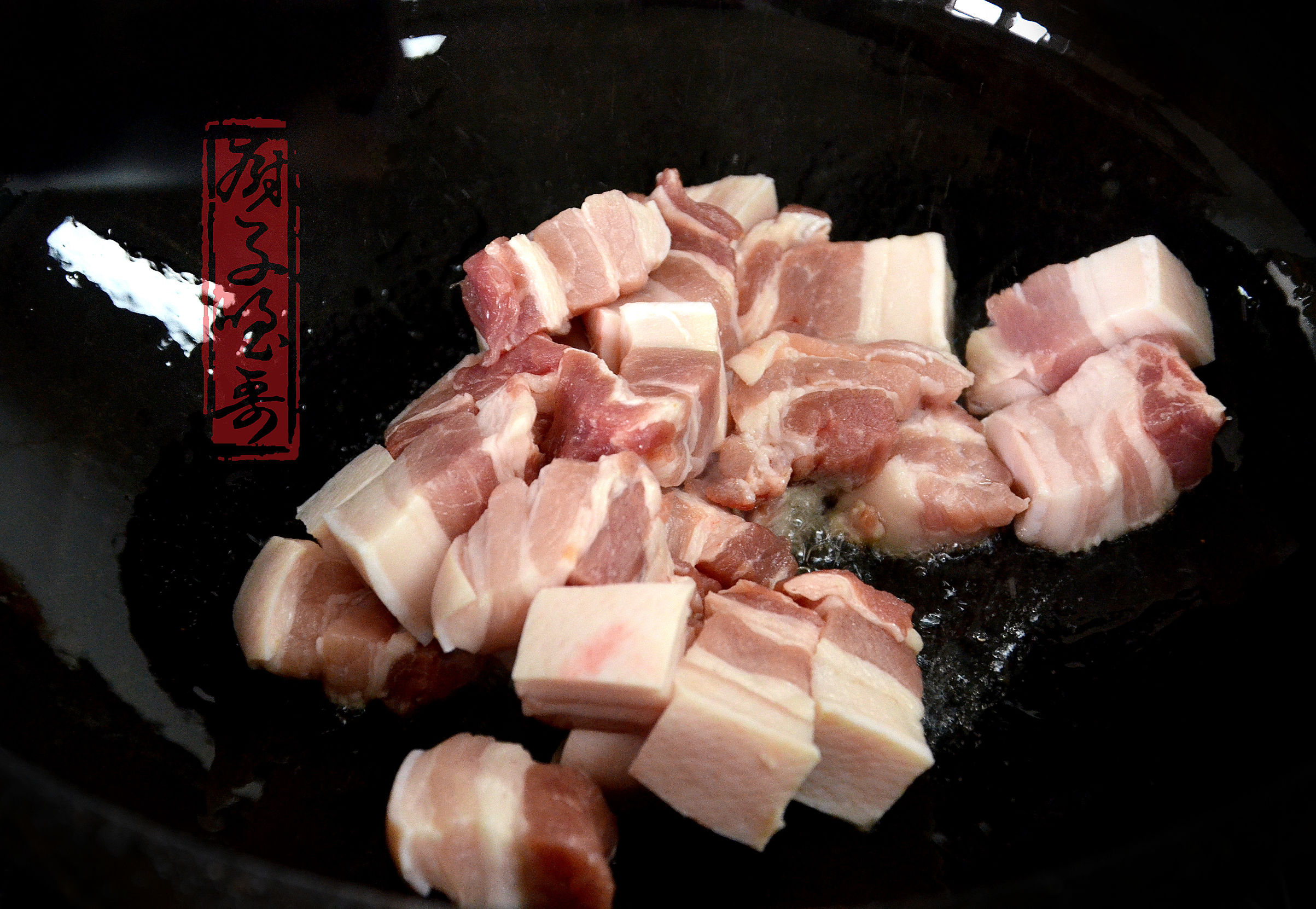 不加一滴水的浓油赤酱红烧肉,不加一滴水的黄酒红烧肉