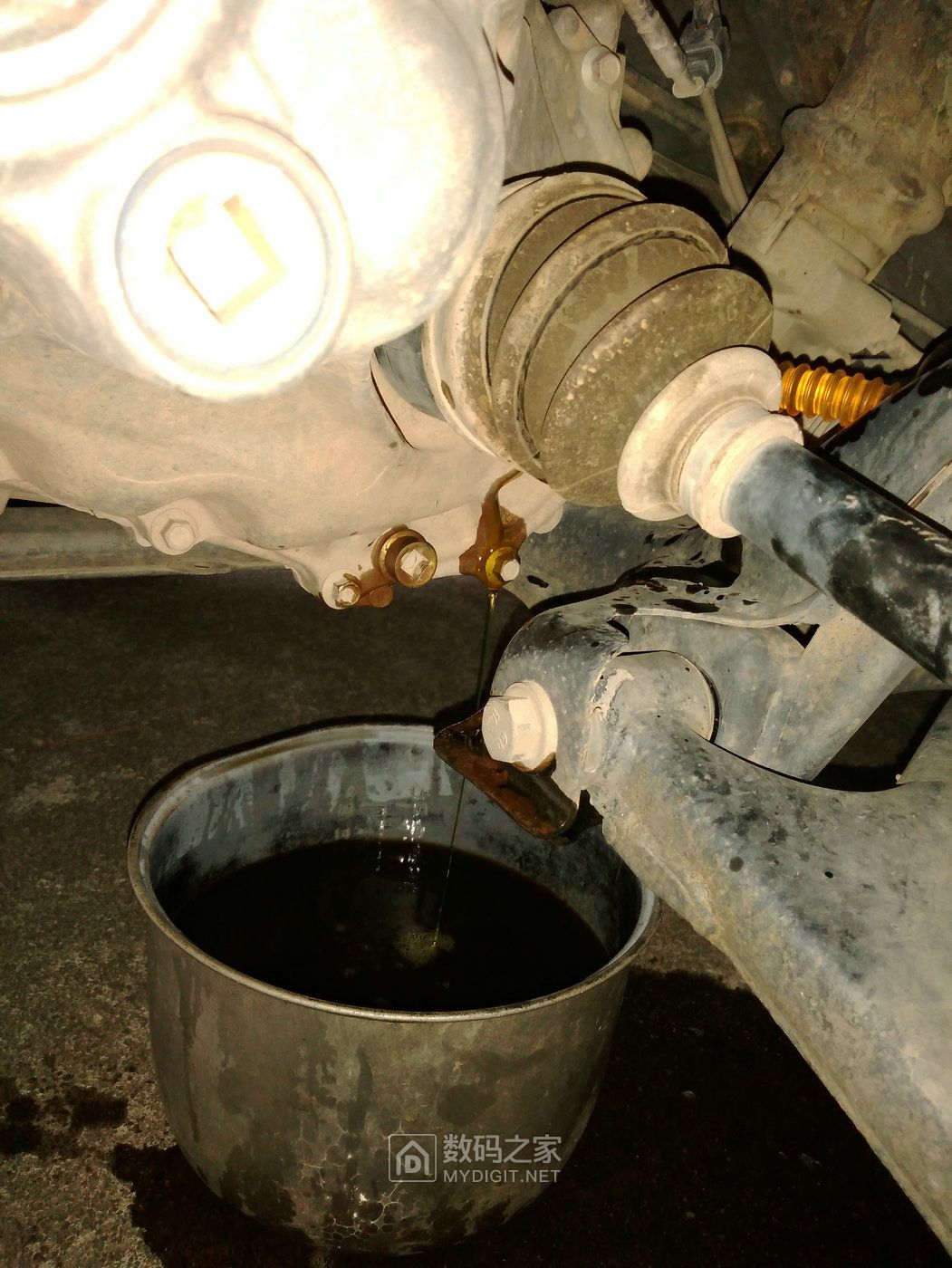 更换手动变速箱油最好的方法,汽车保养与维修更换自动变速箱油