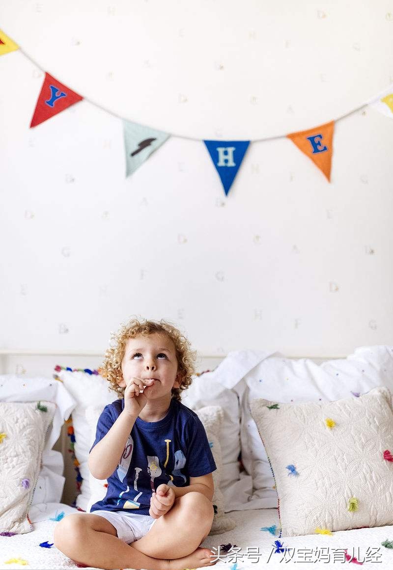 男孩的英文名简单好听又帅气 (简单大气男孩英文名)