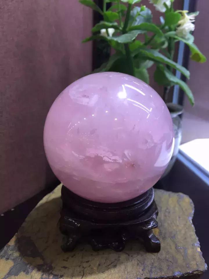 水晶球摆哪个位置最好,摆球是摆在点上吗