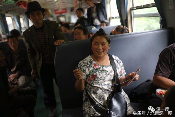 全中国最便宜的火车：票价2元起22年未涨，山羊和鸡群都能上车