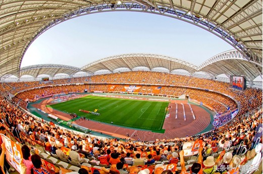 俱乐部都要建专业球场?看看日本J1联赛的球场,还是老实搞青训吧