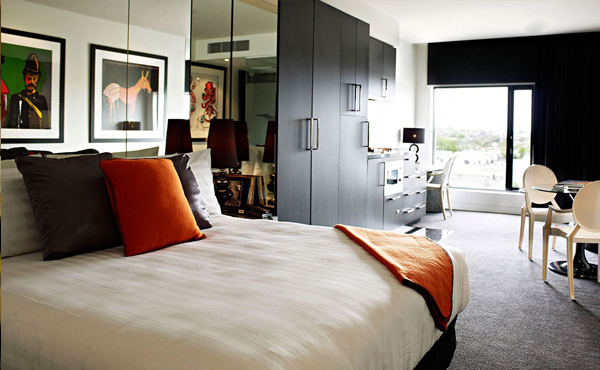 乐活旅行高调逃单，沙特公主携60名随从逃离酒店