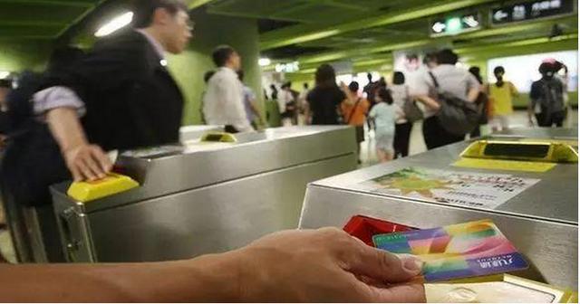 支付宝香港乘车码和八达通一样吗 (香港用八达通和支付宝哪个优惠)