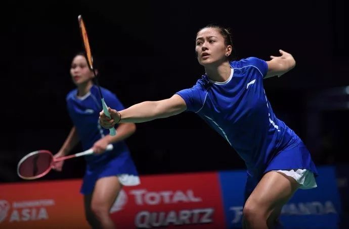 怎么才能正确的正手发力羽毛球,羽毛球基本握法及发力技巧