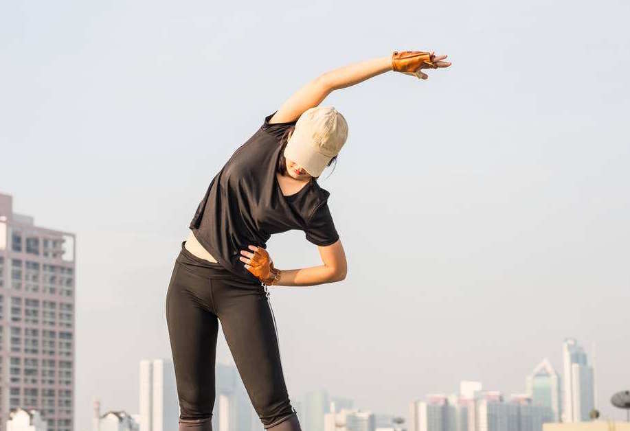 跑步中突然出现侧腹痛该怎么办？