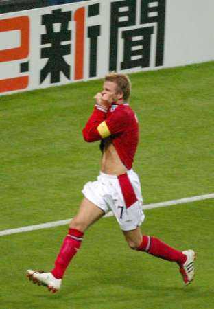 西蒙尼跟贝克汉姆握手,西蒙尼与贝克汉姆握手