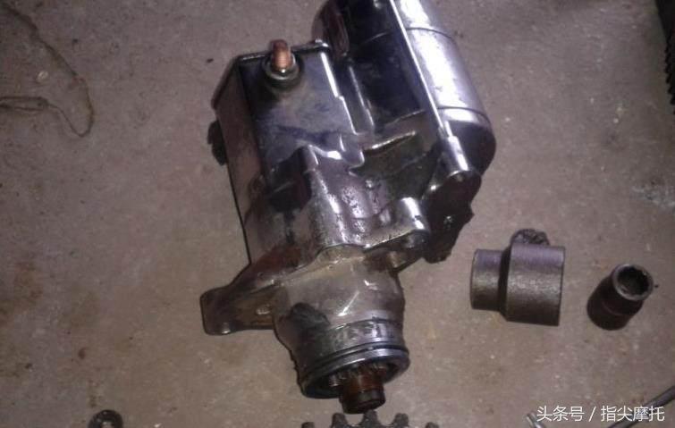 哈雷至尊滑翔摩托车大卸八块，只为换根皮带！