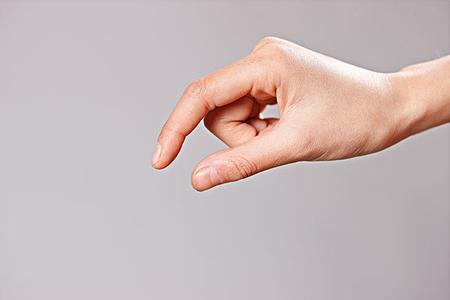 手指关节肿胀发热疼痛是怎么回事,早上醒手指关节肿胀疼痛怎么回事