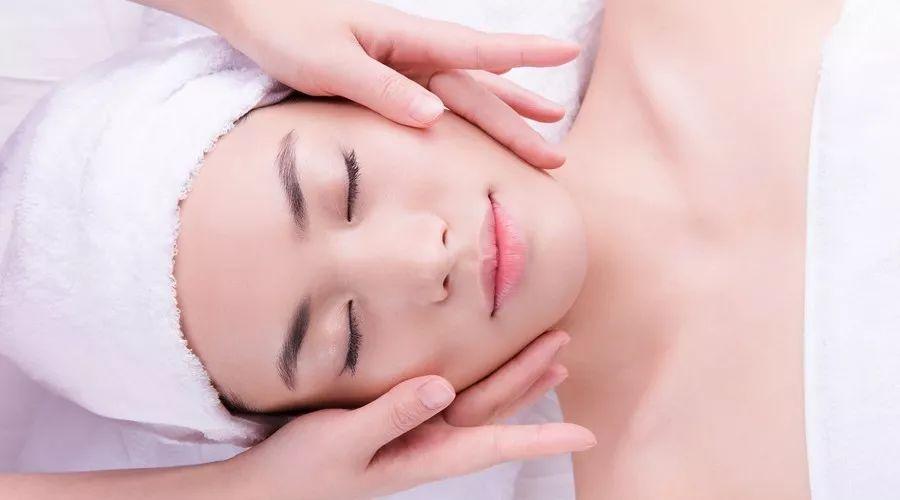 如何预防老年斑学会这几种方法,中老年人怎么去除老年斑