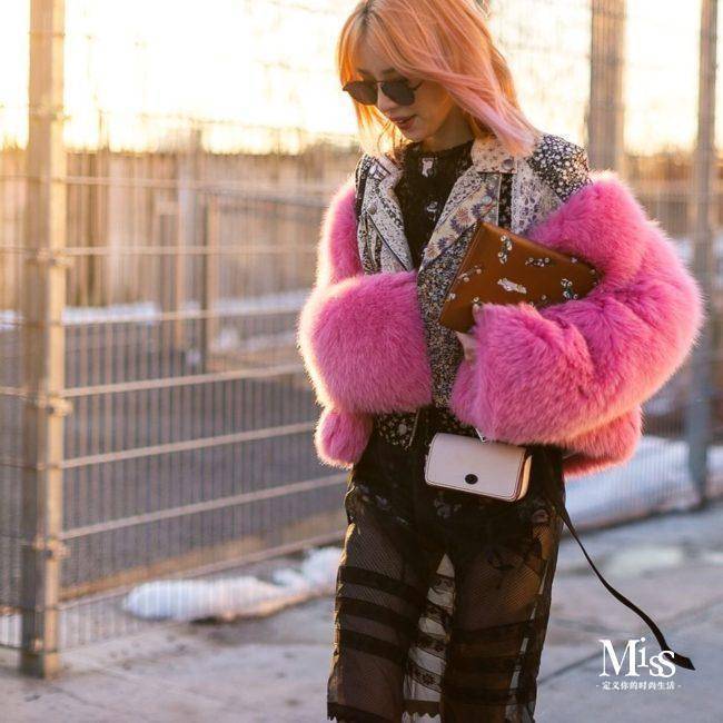 没有男朋友要有保暖的外套,天冷了来选一件温暖皮草