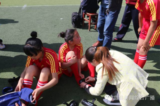 全县校园足球比赛,阳光体育快乐足球操
