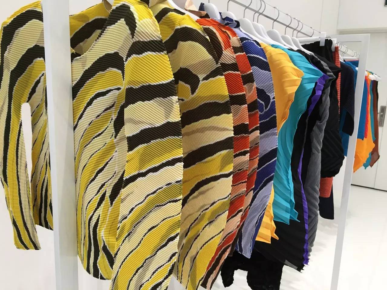 逛三宅一生,三宅一生西装搭配牛仔裤