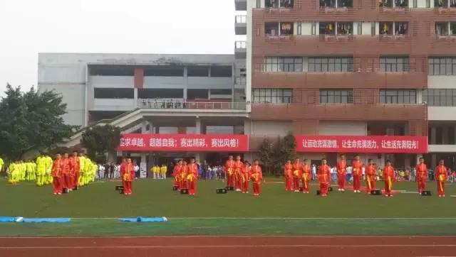 学校运动会第一名是谁,运动会第一名学生表演